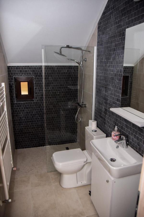 New House Hotel คูร์ตา เด อาร์เจช ภายนอก รูปภาพ