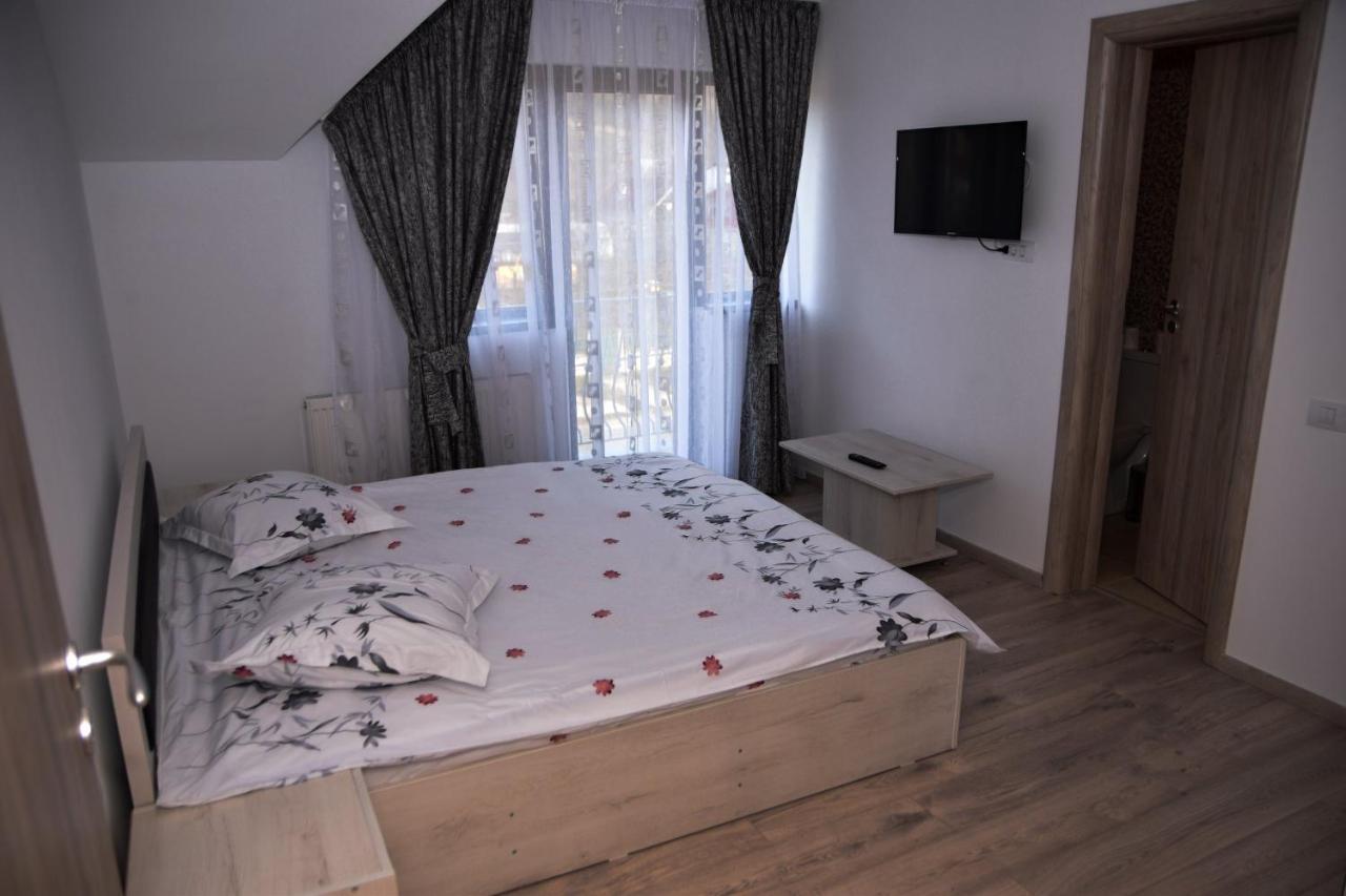 New House Hotel คูร์ตา เด อาร์เจช ภายนอก รูปภาพ